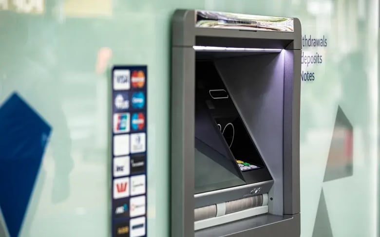 Banks must provide cash services to customers, Reserve Bank says