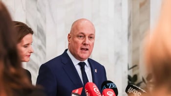 Prime Minister Christopher Luxon survives confidence vote