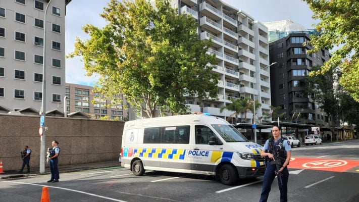 Central Auckland roads cordoned off after gun sighting