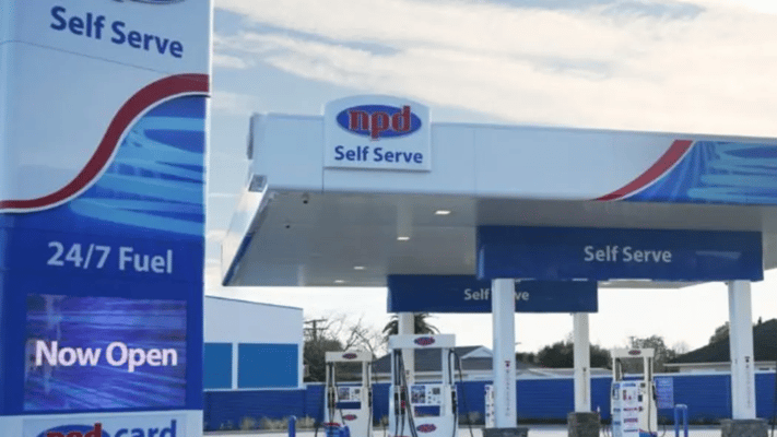 Unstaffed petrol stations are helping drive lower fuel prices in their local areas, according to the Commerce Commission.