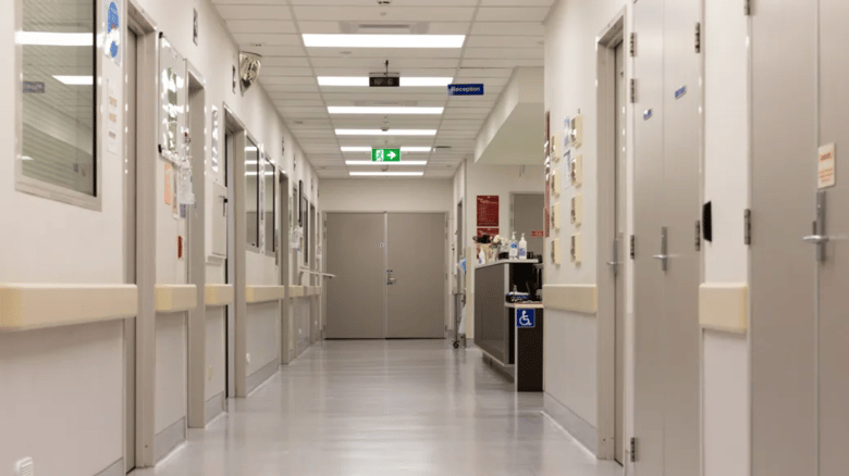 Injured Man Gives Up Waiting For Help After 7 Hours At Hospital