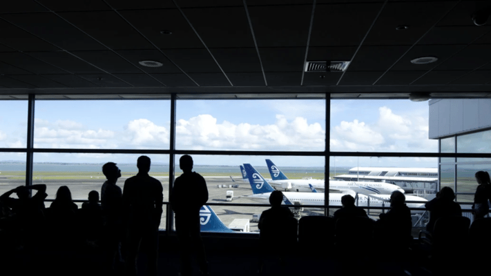 Record Number of New Zealand Citizens Leave the Country, Migration Trends Shift