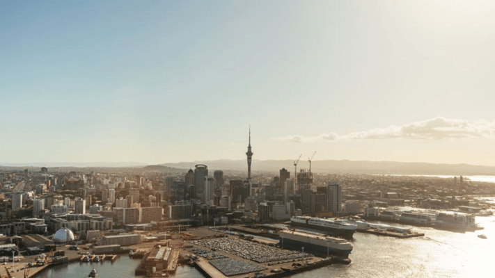 Aucklanders are leaving the inner city to settle down on the fringes, according to the latest census data.