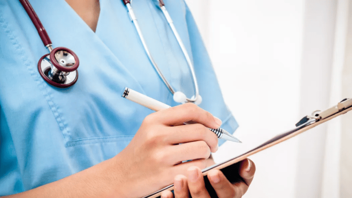 Should nurses be able to speak in languages other than English in a clinical setting?