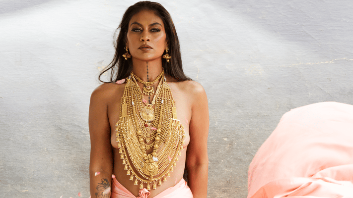 Indian-Samoan Singer Aaradhna