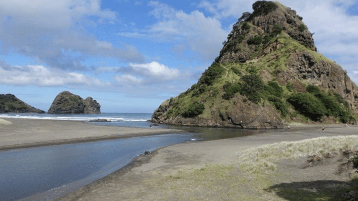 Search for missing swimmer at Piha Beach to resume Wednesday morning