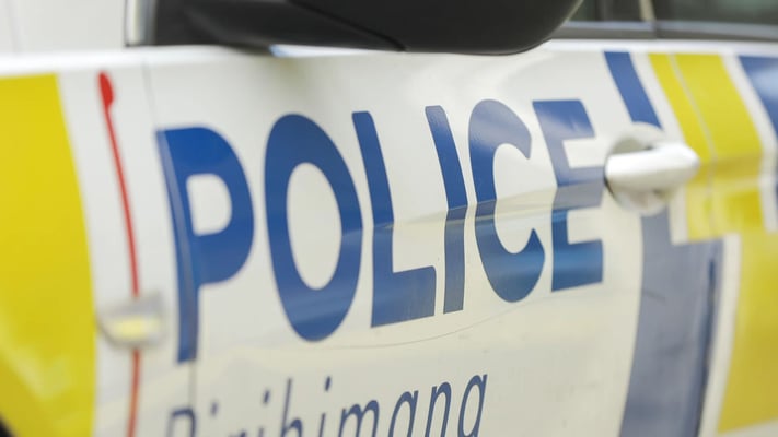 Shoplifters arrested after allegedly threatening to kill off-duty police officer