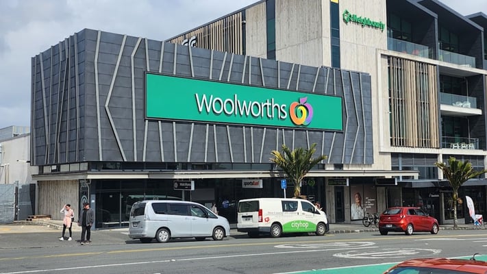 Child allegedly threatened during supermarket carjacking in Auckland