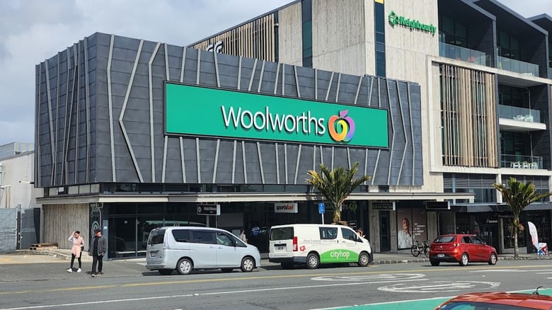 Child allegedly threatened during supermarket carjacking in Auckland
