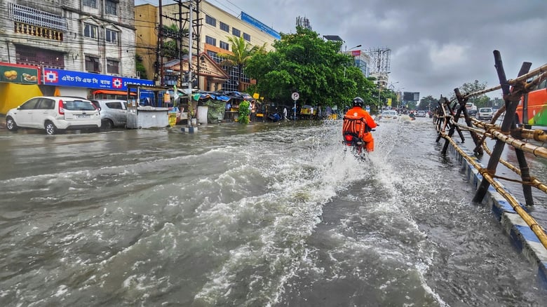 Floodwaters&nbsp;trap motorists in&nbsp;Northland&nbsp;as State of Emergency declared