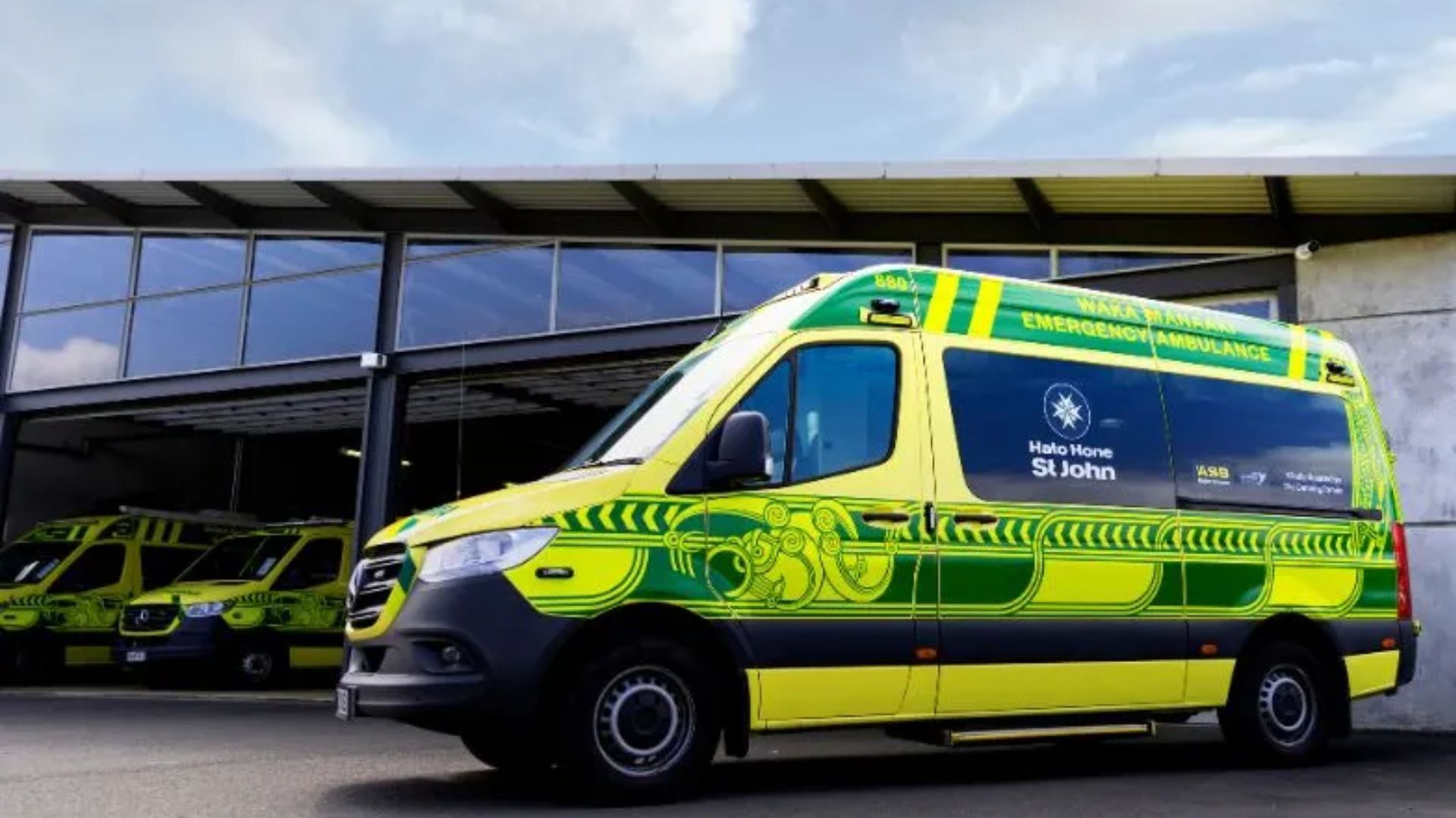 Four taken to hospital after armed group disrupts Auckland party