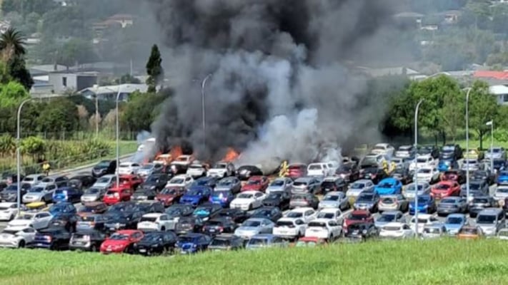 Blaze Engulfs Dozens Of Vehicles At Whangārei Hospital Carpark