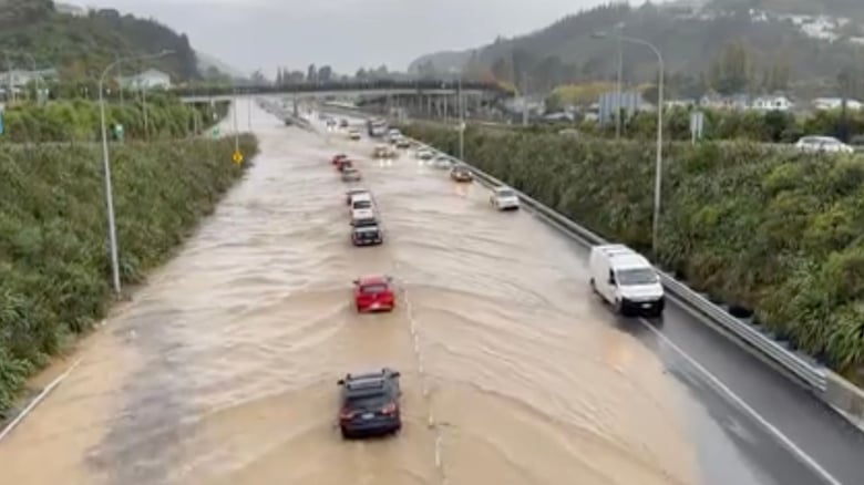 Heavy rain, reports of flooding in lower North Island