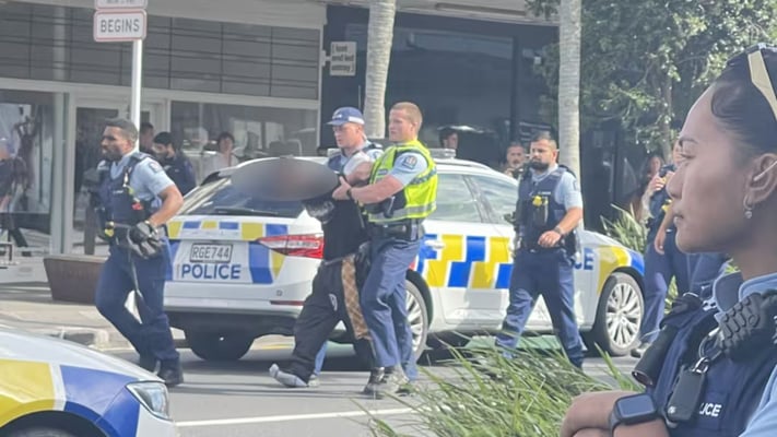Four in custody after high-speed chase through Auckland