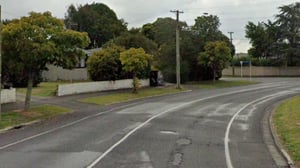 Person shot with air gun at Hamilton bus stop, police search for orange car