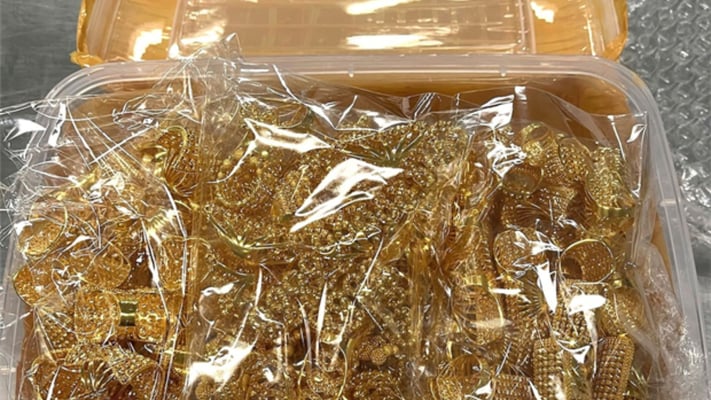 An Australian resident has been fined more than $50,000 after failing to declare 8.5kg of gold jewellery 