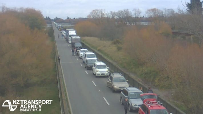 Fatal crash near Rakaia shuts State Highway 1, causes major delays