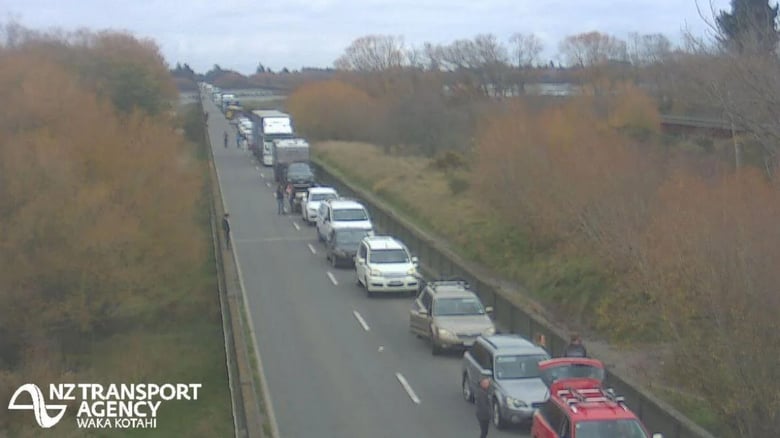 Fatal crash near&nbsp;Rakaia&nbsp;shuts State Highway 1, causes major delays