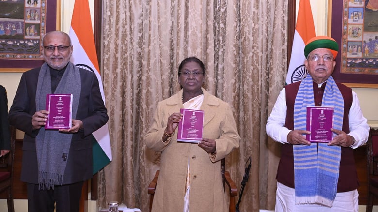 President Murmu releases the&nbsp;Indian Constitution&nbsp;in Santhali language
