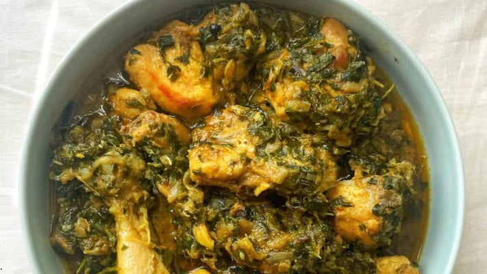 A simple combination of chicken + fresh methi = irresistible comfort food!