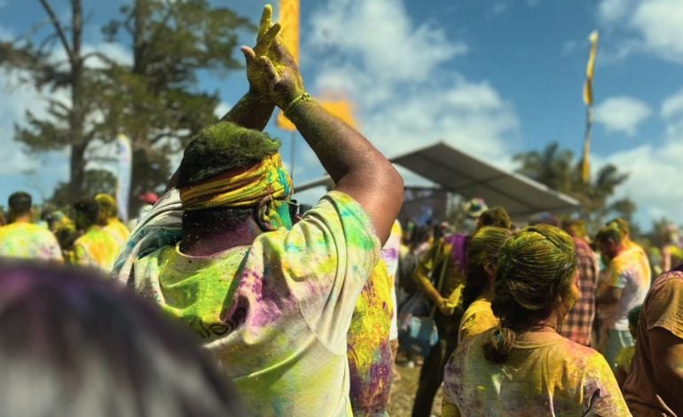 Rang Barse As Thousands Turn Up For Krishna Holi