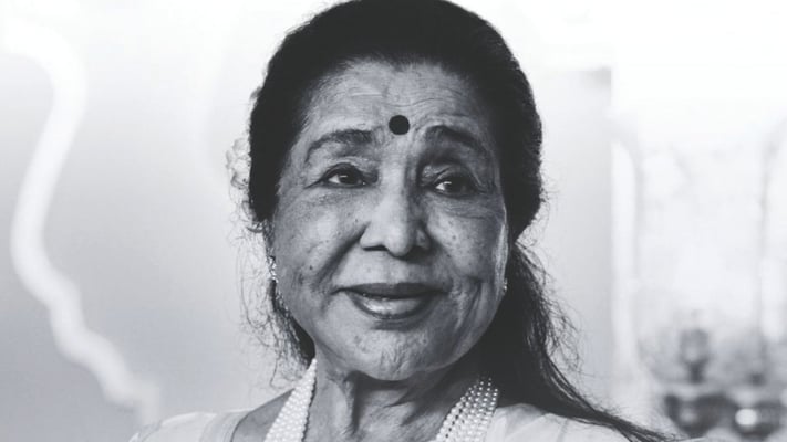 : Cricketer Mohammed Siraj and others during the public viewing of singer Asha Bhosle, in Mumba