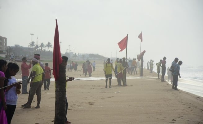 Hundreds of thousands evacuated as 'Cyclone Fani' with 200 kmph wind approaches India