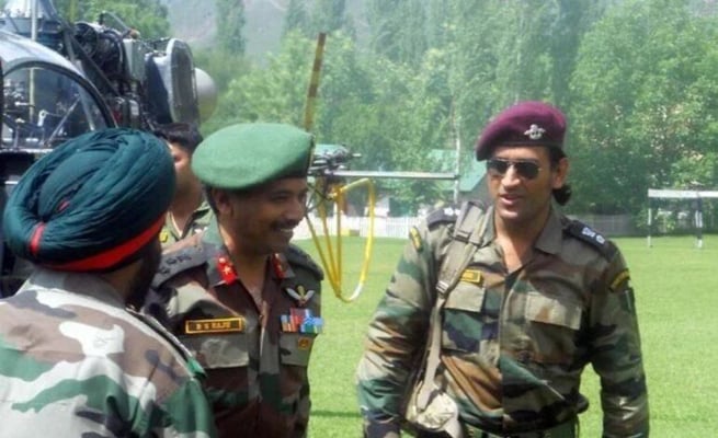 Kapil, Gambhir hail Dhoni's decision to serve Indian Army