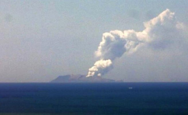 Volcanic eruption on White Island, up to 20 people injured; 5 helicopters dispatched