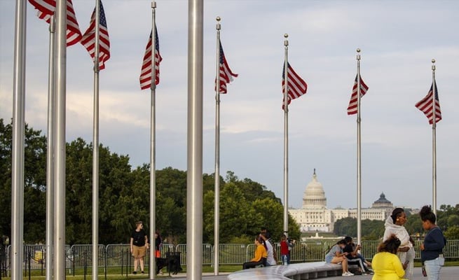 Surge in COVID-19 cases threatens US economic recovery
