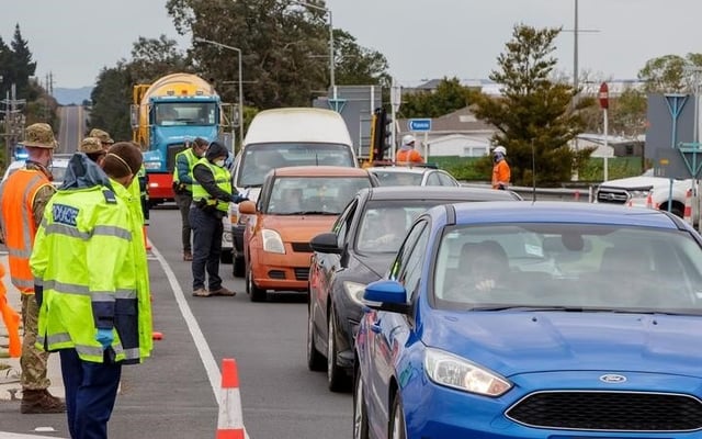 Police urge Aucklanders to not be tempted for a quick weekend-getaway