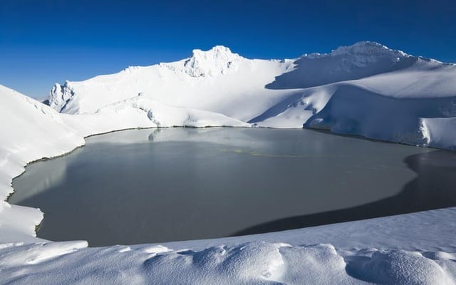 Mt Ruapehu volcanic alert level stays raised as tremors continue