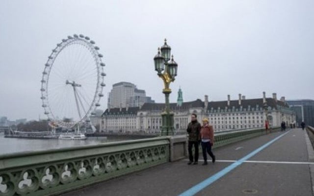 UK Covid-19 deaths top 100,000