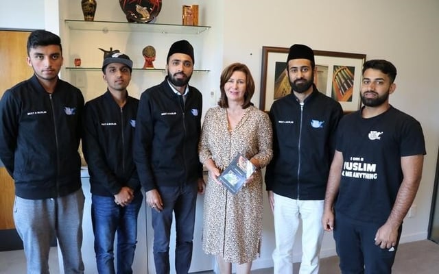 Muslim group dispels misconceptions: 'Ask me anything'