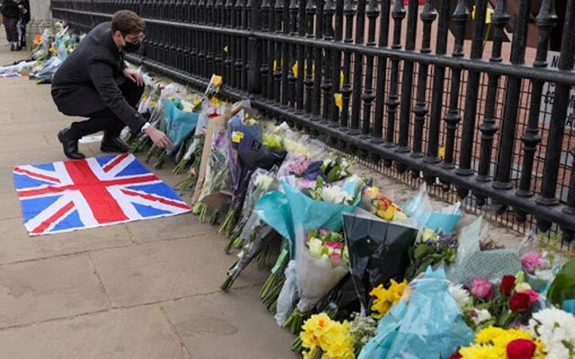 Britons pay tribute to late Prince Philip