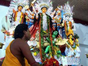 Festive mood overwhelms Kolkata on Mahasaptami