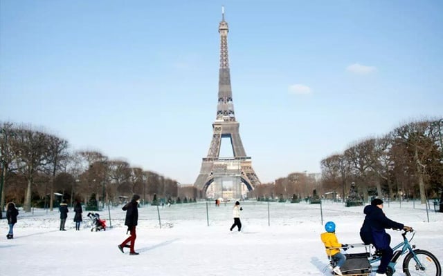EU tourism plummets 61% during pandemic year