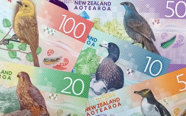 Police urge vigilance over fake bank notes