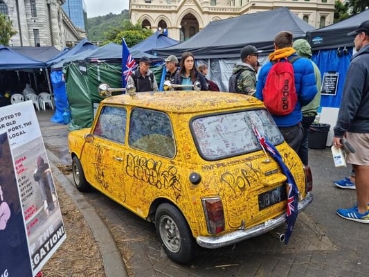 Residents fed up with Parliament protest, counter protest organised