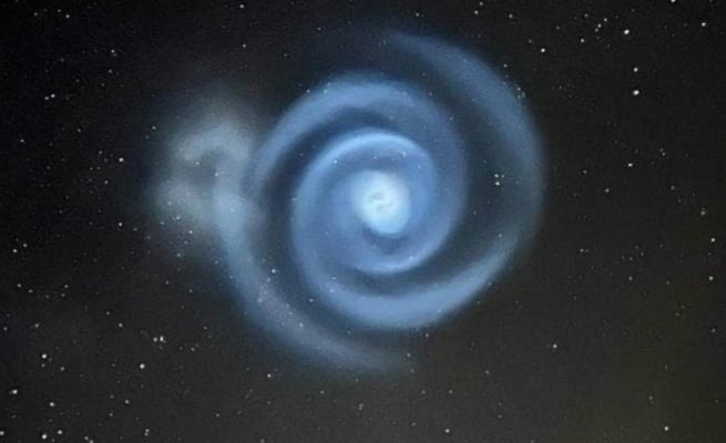 Glowing spiral of blue light In Night Sky leave New Zealanders stunned