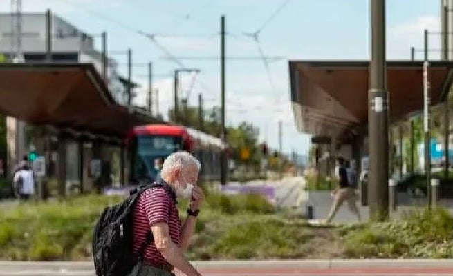 Covid cases increase in Australia amid warnings of new wave