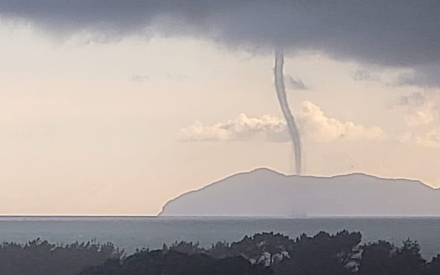 Tornado hits Waihi Beach destroying roofs and cutting power to hundreds