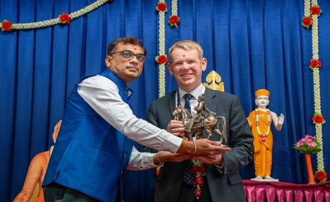 Hipkins visits BAPS temple in Wellington