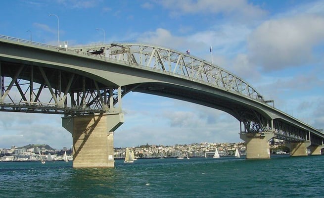 Auckland Harbour Bridge trembles when crowds walk on it, documents show
