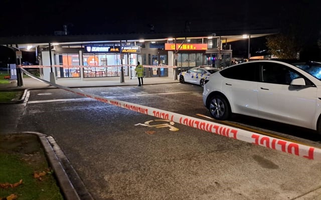 Three hospitalised after attacker enters series of Auckland restaurants