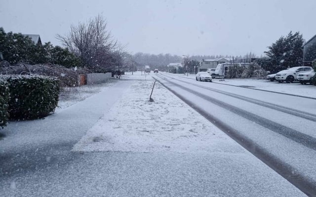 Wild weather: Snow closes roads in south, speed restrictions on Auckland Harbour Bridge