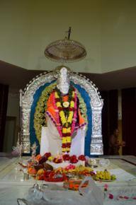 Thousands Throng Temple Grandeur