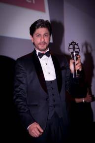 Shah Rukh wins Asian Award in London