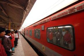 Maoists hijack Rajdhani Express