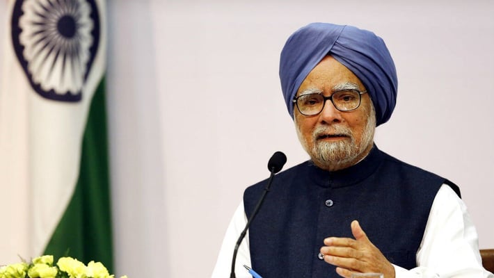 Demonetisation has hit common man, will drag GDP by 2%: Manmohan Singh